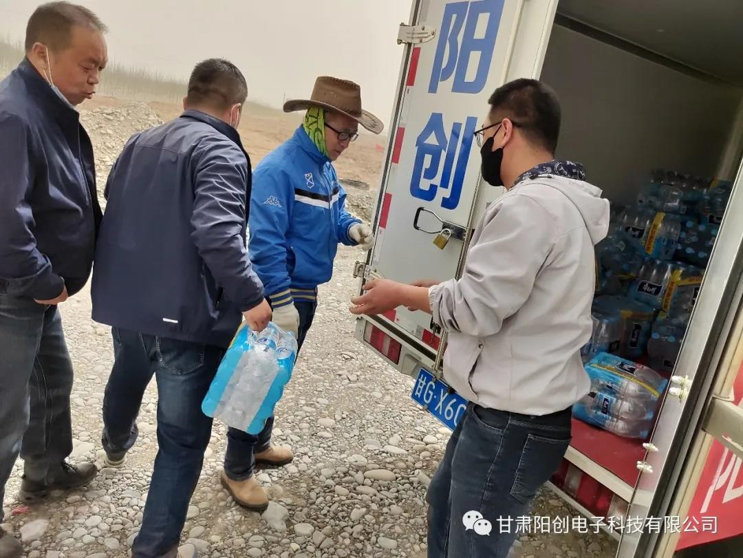 植树培绿 阳创科技义务送水在行动(图4)