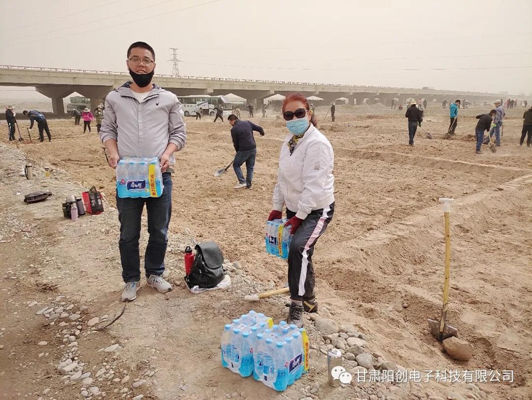 植树培绿 阳创科技义务送水在行动(图5)